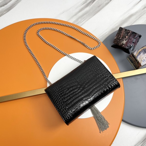 Handbags SAINT LAURENT 474366 size 20x12.5x5 cm