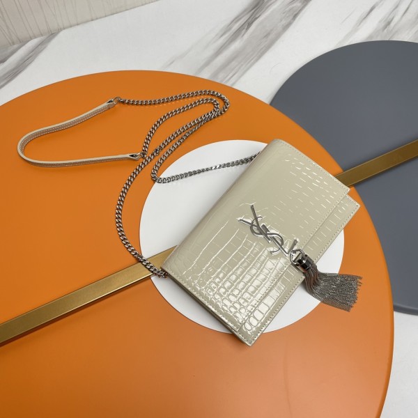 Handbags SAINT LAURENT 452159 size 19x12.5x4 cm