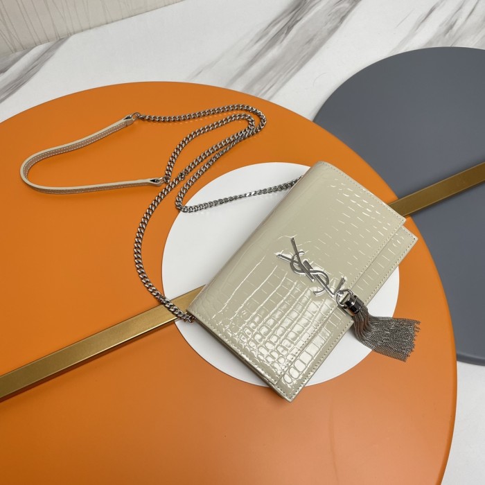 Handbags SAINT LAURENT 452159 size 19x12.5x4 cm