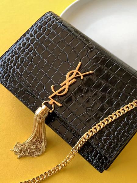 Handbags SAINT LAURENT 452159 size 19x12.5x4 cm