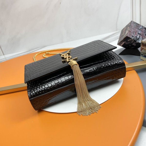 Handbags SAINT LAURENT 474366 size 20x12.5x5 cm