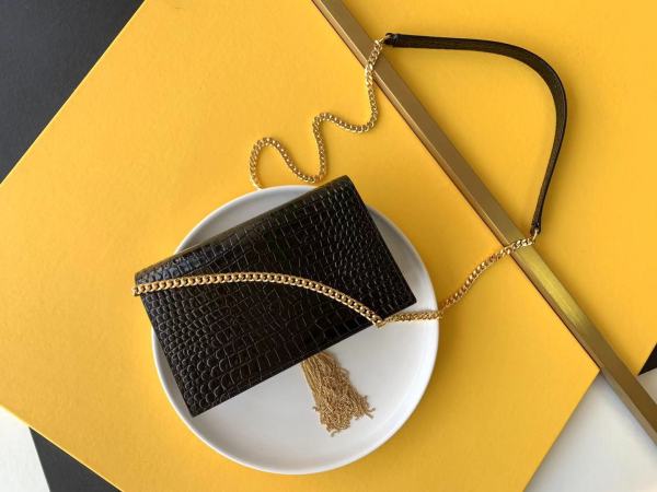 Handbags SAINT LAURENT 452159 size 19x12.5x4 cm