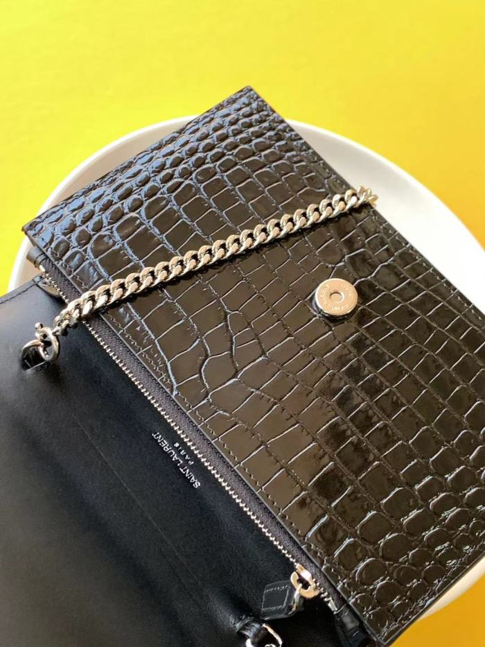 Handbags SAINT LAURENT 452159 size 19x12.5x4 cm