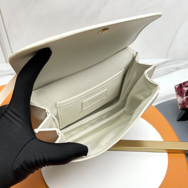 Handbags SAINT LAURENT 686742 size 23x17x4 cm