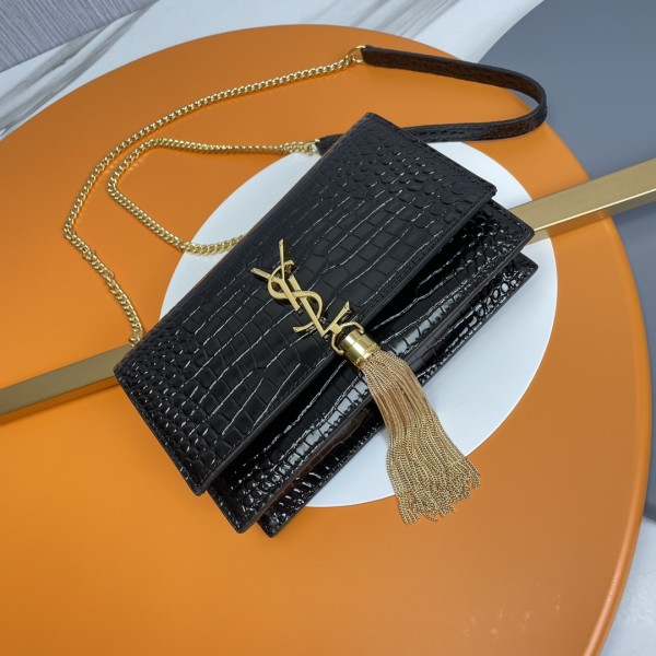 Handbags SAINT LAURENT 452159 size 19x12.5x4 cm