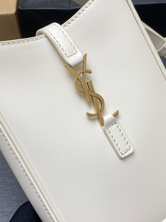 Handbags SAINT LAURENT 735214 size 18×13.5×3.5 cm