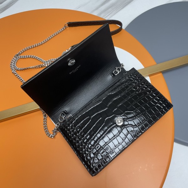 Handbags SAINT LAURENT 452159 size 19x12.5x4 cm