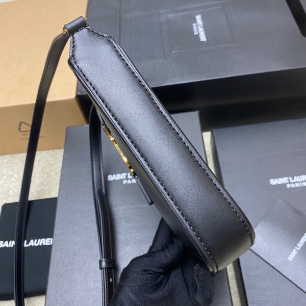 Handbags SAINT LAURENT 735214 size 18×13.5×3.5 cm