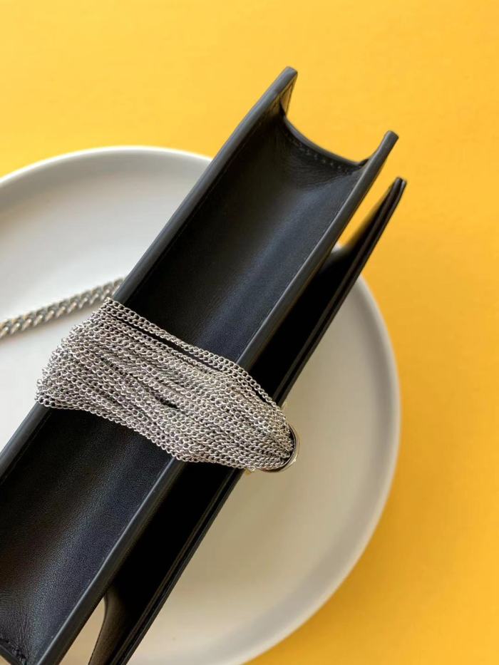 Handbags SAINT LAURENT 452159 size 19x12.5x4 cm