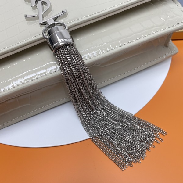 Handbags SAINT LAURENT 452159 size 19x12.5x4 cm