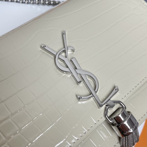 Handbags SAINT LAURENT 452159 size 19x12.5x4 cm