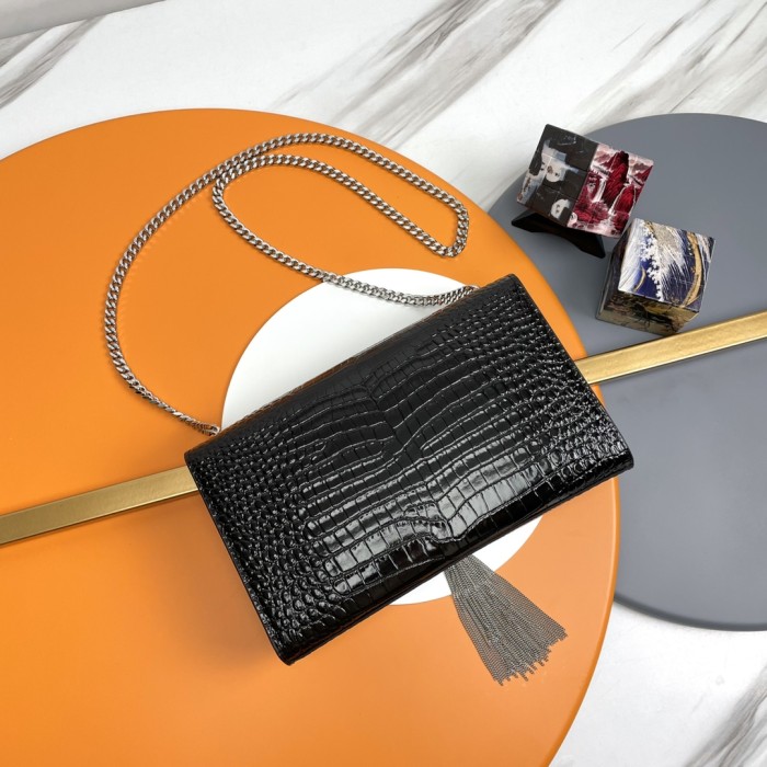 Handbags SAINT LAURENT 354119 size 24x14.5x5.5 cm