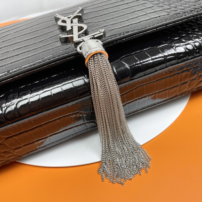 Handbags SAINT LAURENT 354119 size 24x14.5x5.5 cm