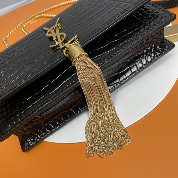 Handbags SAINT LAURENT 452159 size 19x12.5x4 cm