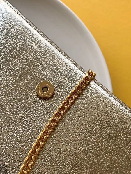 Handbags SAINT LAURENT 452159 size 19x12.5x4 cm