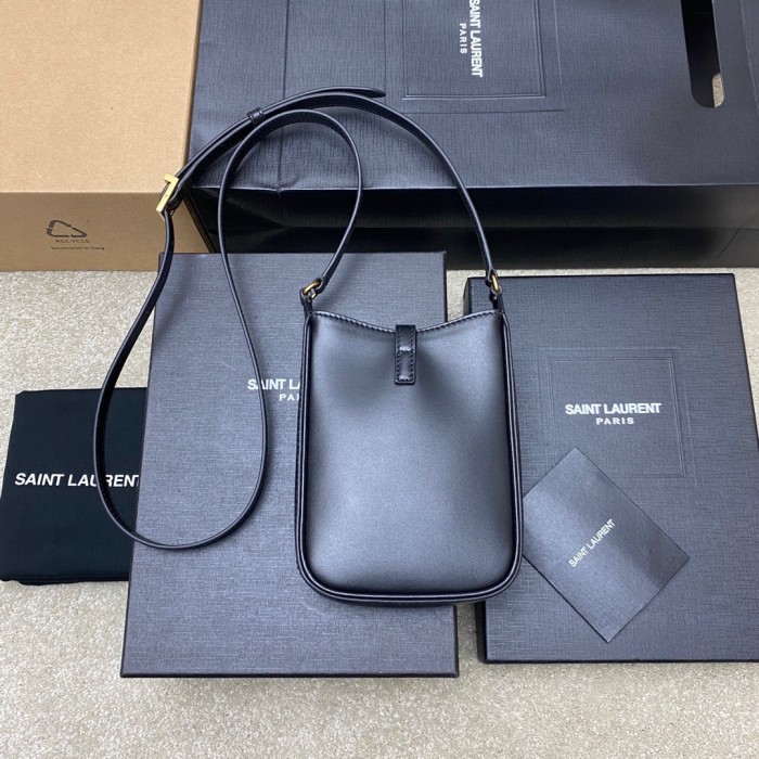 Handbags SAINT LAURENT 735214 size 18×13.5×3.5 cm