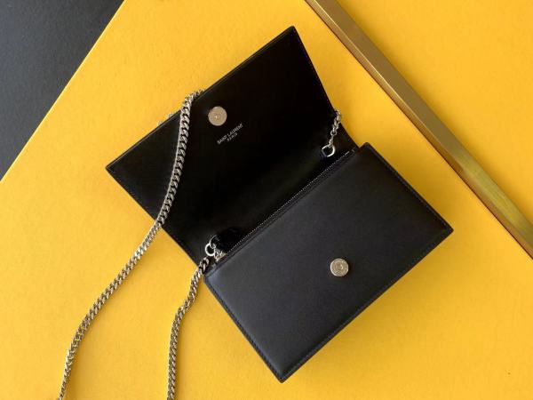 Handbags SAINT LAURENT 452159 size 19x12.5x4 cm