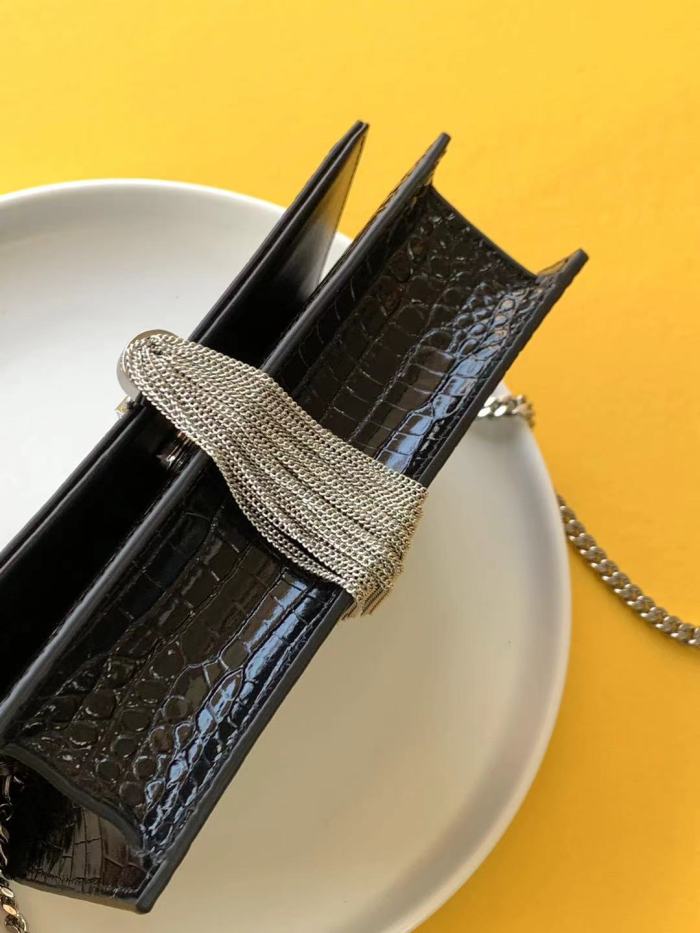 Handbags SAINT LAURENT 452159 size 19x12.5x4 cm