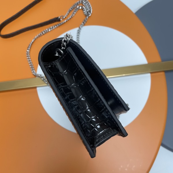 Handbags SAINT LAURENT 452159 size 19x12.5x4 cm