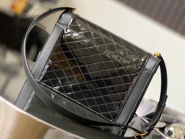 Handbags  SAINT LAURENT 668863 size 26×18×5 cm