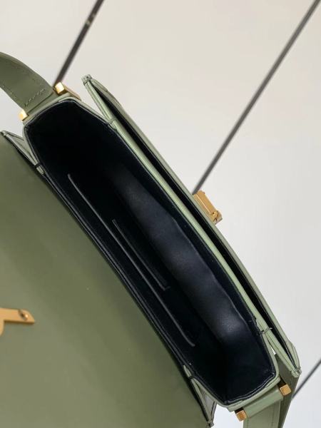 Handbags  SAINT LAURENT 634306 size 19x13x5 cm