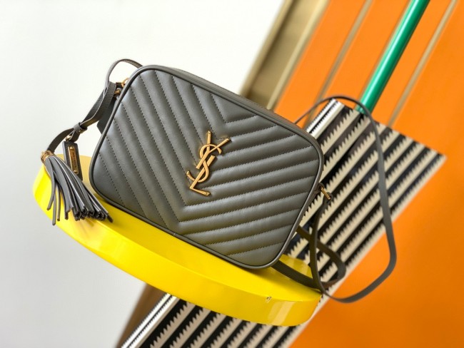 Handbags  SAINT LAURENT 520534 size 23x16x6 cm