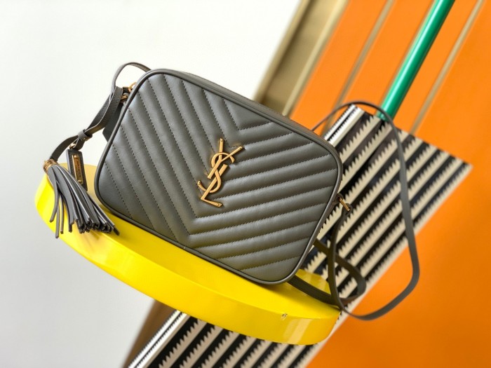 Handbags  SAINT LAURENT 520534 size 23x16x6 cm