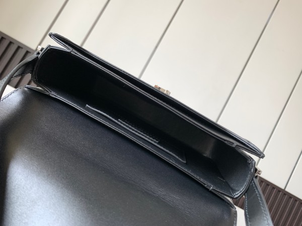 Handbags  SAINT LAURENT 634305 size 23x16x6 cm