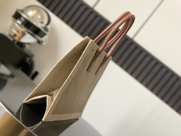 Handbags  SAINT LAURENT 617481 size 39×31×18 cm