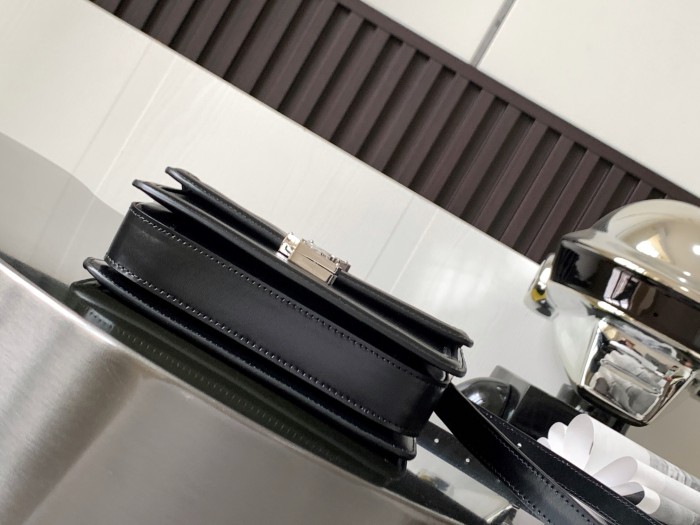 Handbags  SAINT LAURENT 634306 size 19×13×5 cm