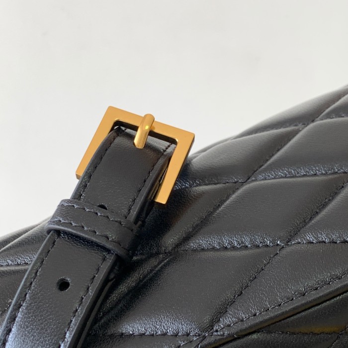 Handbags  SAINT LAURENT 710080 size 19 X 15 X 8  cm