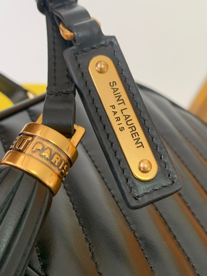 Handbags  SAINT LAURENT 520534 size 23x16x6 cm