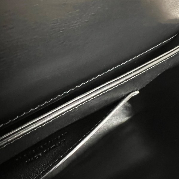 Handbags  SAINT LAURENT 634305 size 24.5x16x6 cm