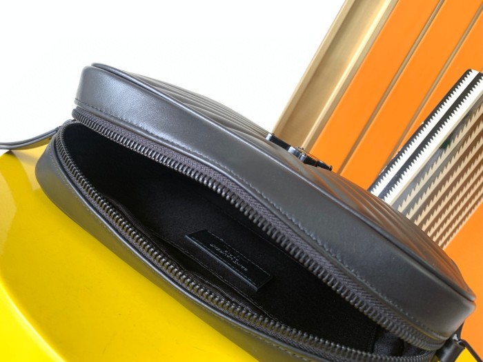 Handbags  SAINT LAURENT 520534 size 23x16x6 cm