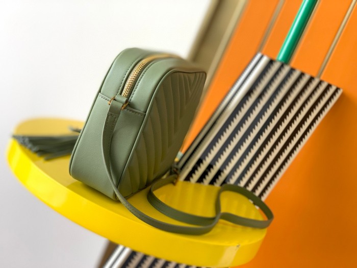 Handbags  SAINT LAURENT 520534 size 23x16x6 cm