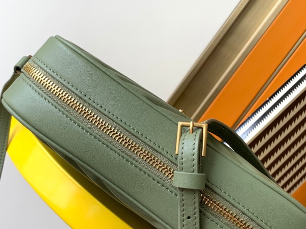 Handbags  SAINT LAURENT 520534 size 23x16x6 cm