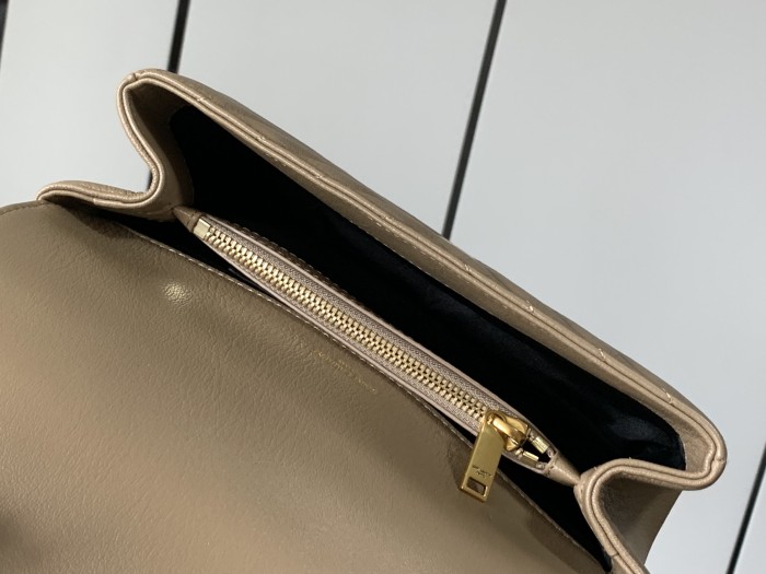 Handbags  SAINT LAURENT 392737  size 24x17x6 cm