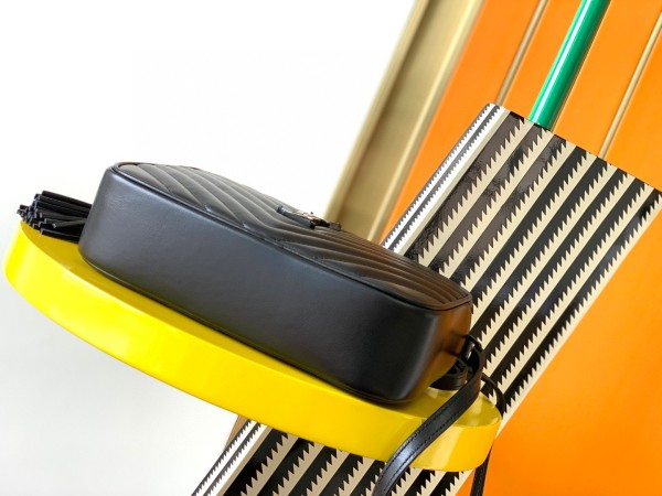 Handbags  SAINT LAURENT 520534 size 23x16x6 cm