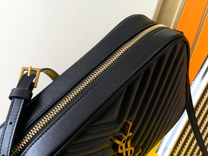 Handbags  SAINT LAURENT 520534 size 23x16x6 cm