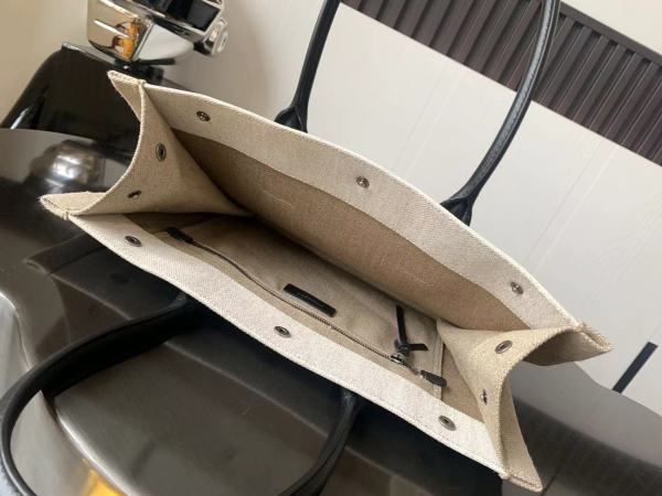 Handbags  SAINT LAURENT 617481 size 39×31×18 cm