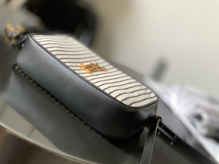 Handbags  SAINT LAURENT 520534  size 23x16x6 cm