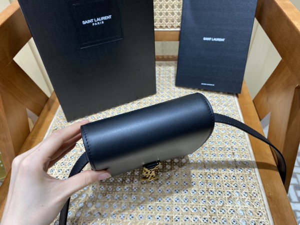 Handbags  SAINT LAURENT 668809 size 16×18x6 cm