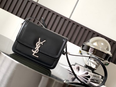 Handbags  SAINT LAURENT 634306 size 19×13×5 cm