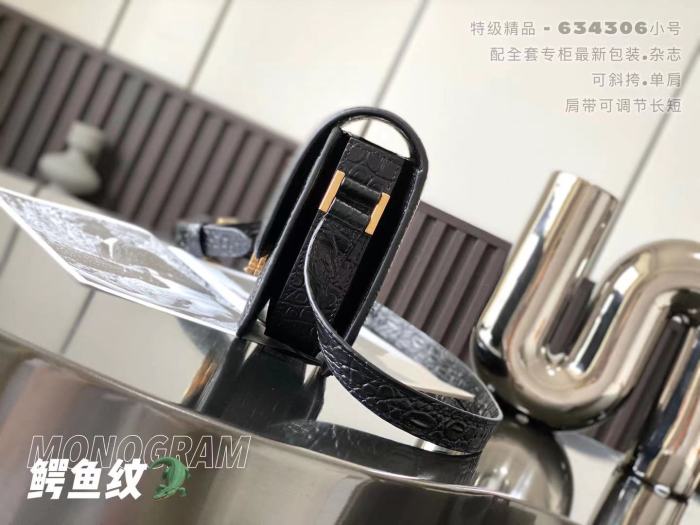 Handbags  SAINT LAURENT 634306 size 19x13x5 cm