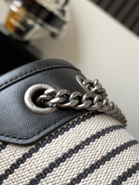 Handbags  SAINT LAURENT 633151  size 22×16.5×12 cm