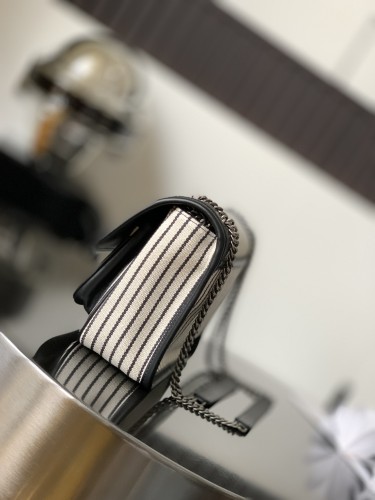 Handbags  SAINT LAURENT 633151  size 22×16.5×12 cm