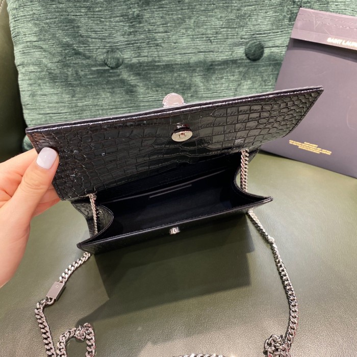 Handbags  SAINT LAURENT 469390 size 23x16x6 cm