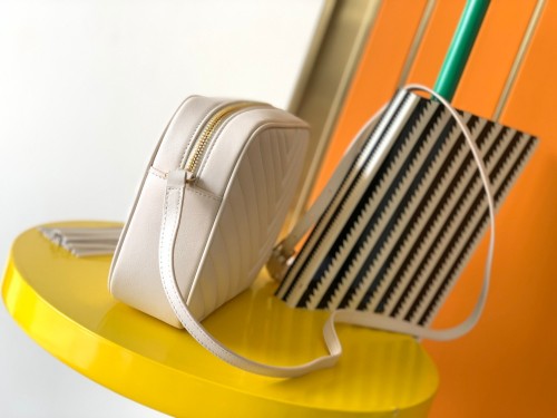 Handbags  SAINT LAURENT 520534 size 23x16x6 cm