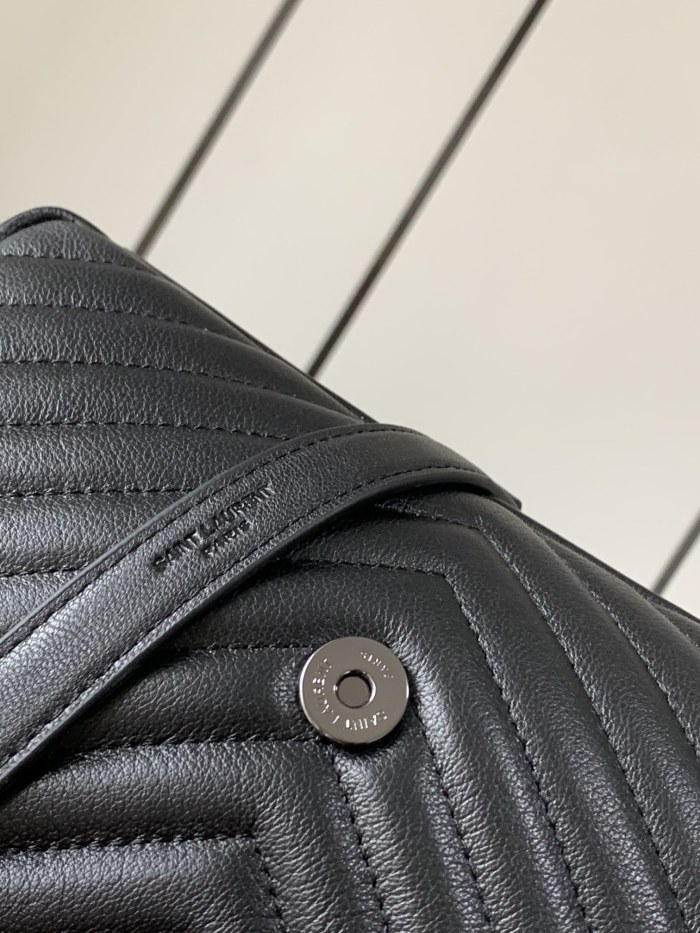 Handbags  SAINT LAURENT 392737  size 24x17x6 cm