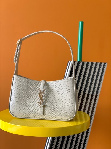 Handbags  SAINT LAURENT 657228 size 24.5x16x6 cm